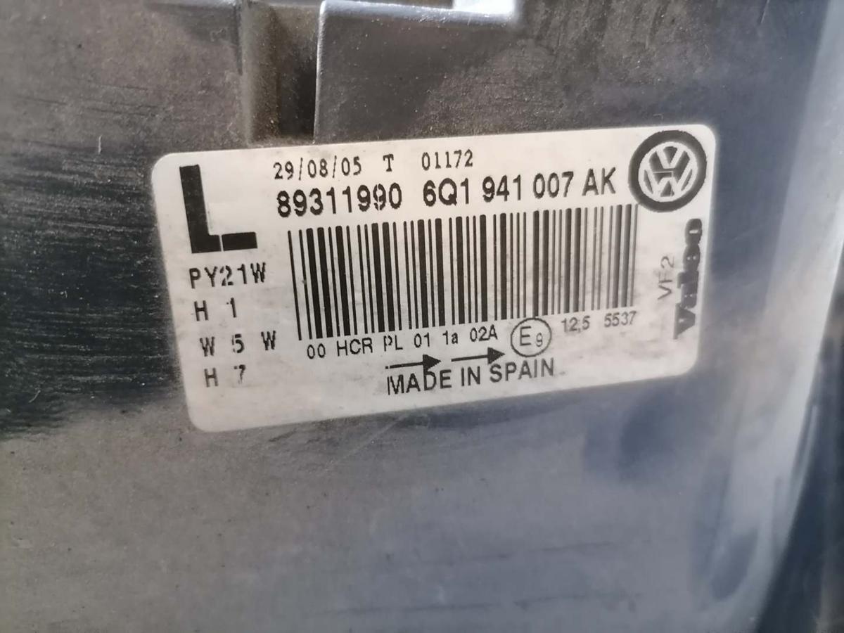 VW Polo 9N3 original Scheinwerfer vorn links Halogen oberhalb leicht vegilbt Bj.2005 VW Polo 9N3 original Scheinwerfer vorn links Halogen oberhalb leicht vegilbt Bj.2005